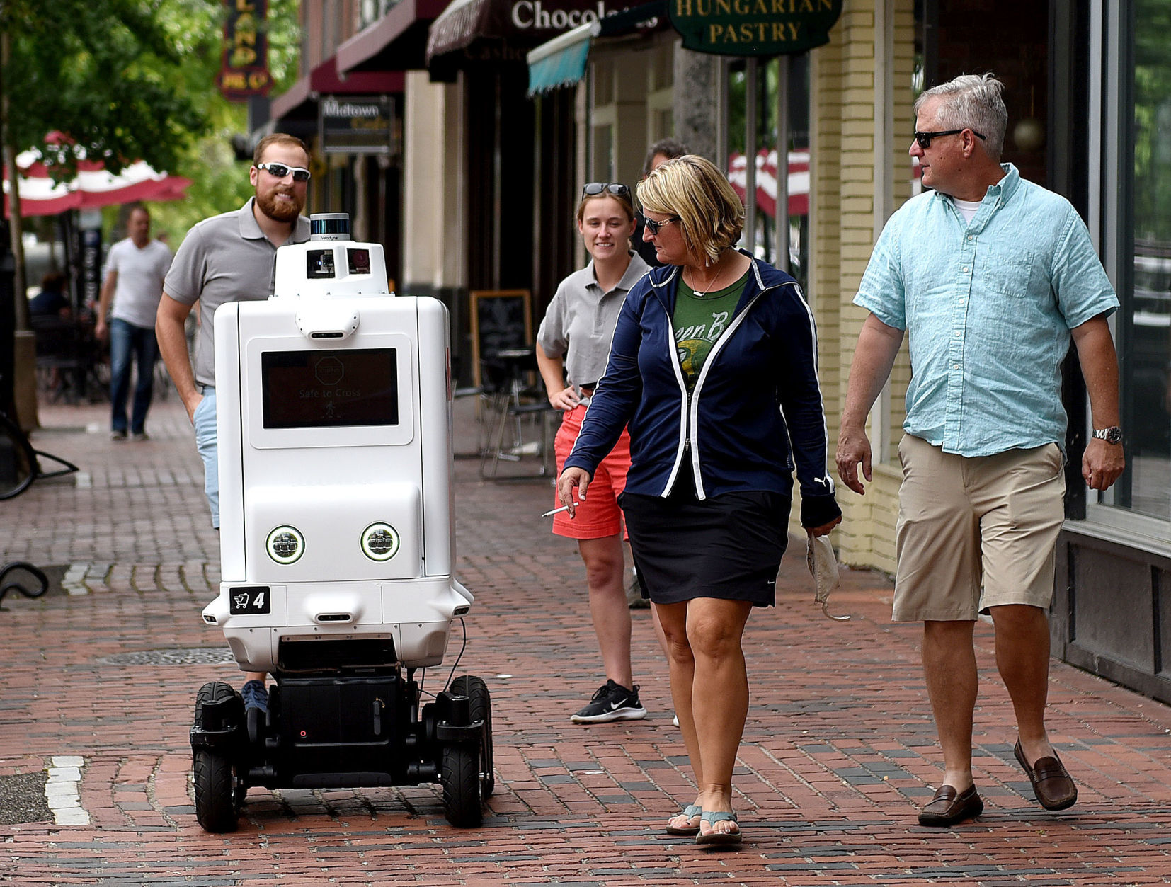 FedEx robot